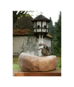 Rottenecker Bronze-Drache Drusilla Klein, Wasserspeiend